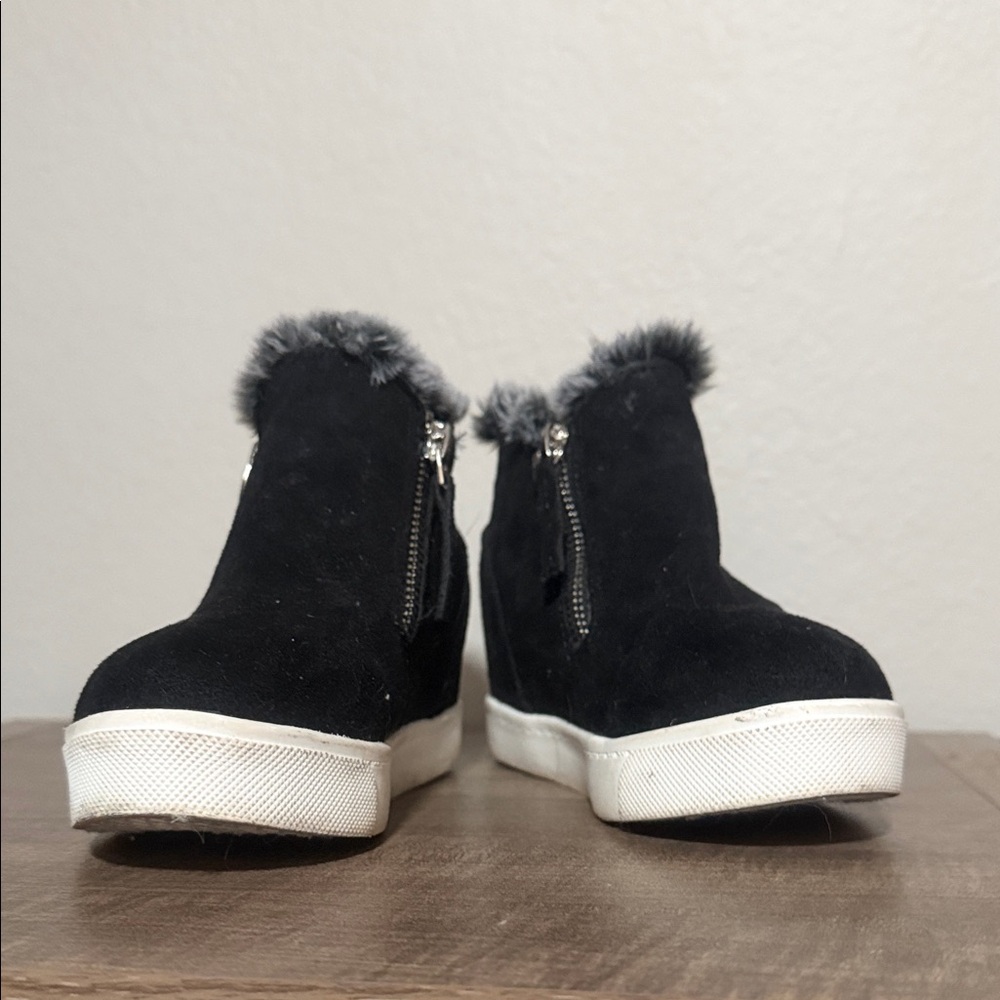 Kids Black Fur-Lined Shoes
